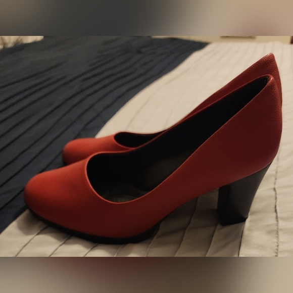 Piccadilly Platform Red Pump heels size 10 - Picture 10 of 11